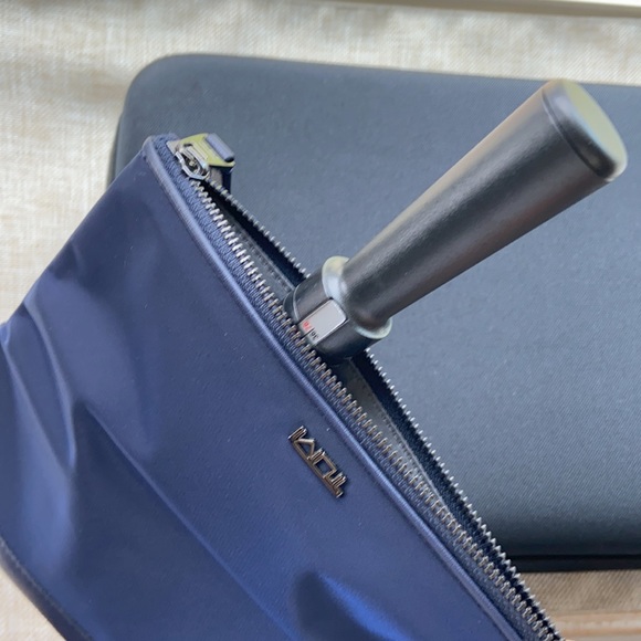 Tumi RFID Voyageur Flap Continental Wallet (NWT) - Picture 7 of 11